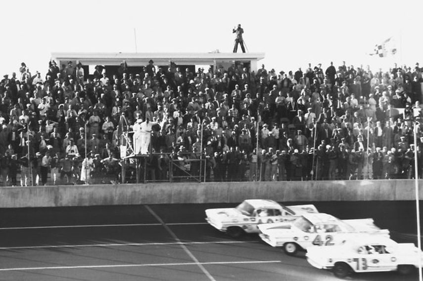 First race on Daytona 500 won by Lee Petty in 1959 history, 1959 Daytona 500, winner Lee Petty, qualifying, black and white